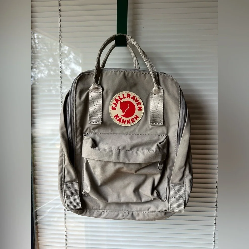 KÅNKEN MINI EVERYDAY OUTDOOR backpack gray